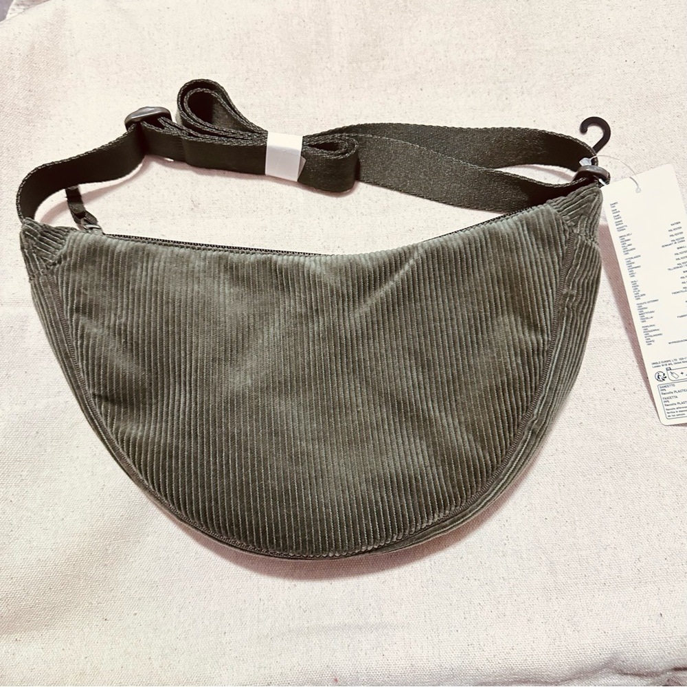 Uniqlo | Bag | Round Mini Corduroy Shoulder Bag | Olive